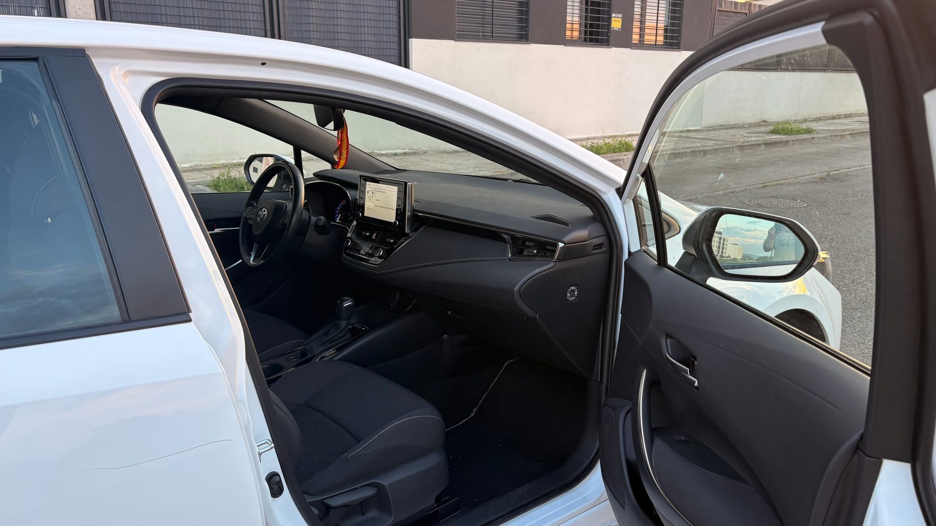 TOYOTA Corolla 1.8 125H ACTIVE TECH ECVT foto 10