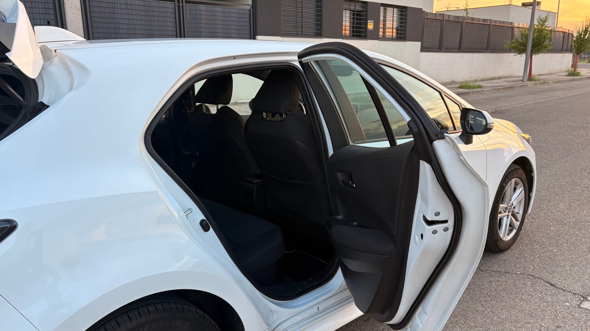 TOYOTA Corolla 1.8 125H ACTIVE TECH ECVT foto 12
