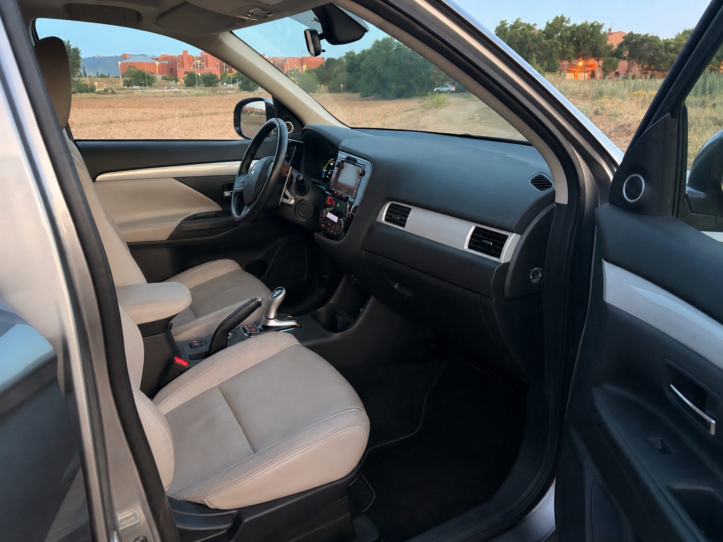 MITSUBISHI Outlander 2.0 PHEV Kaiteki Auto 4WD foto 8